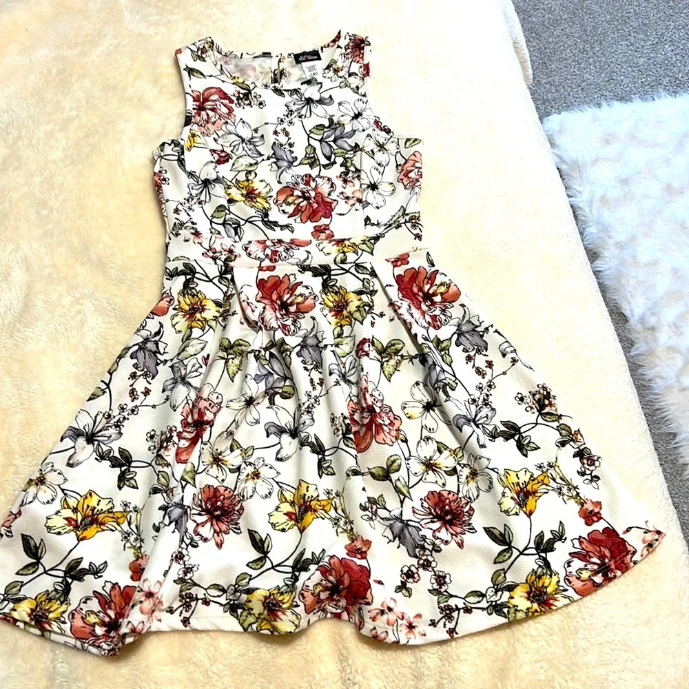 Floral fit and flare Dress - Picture 1 of 5